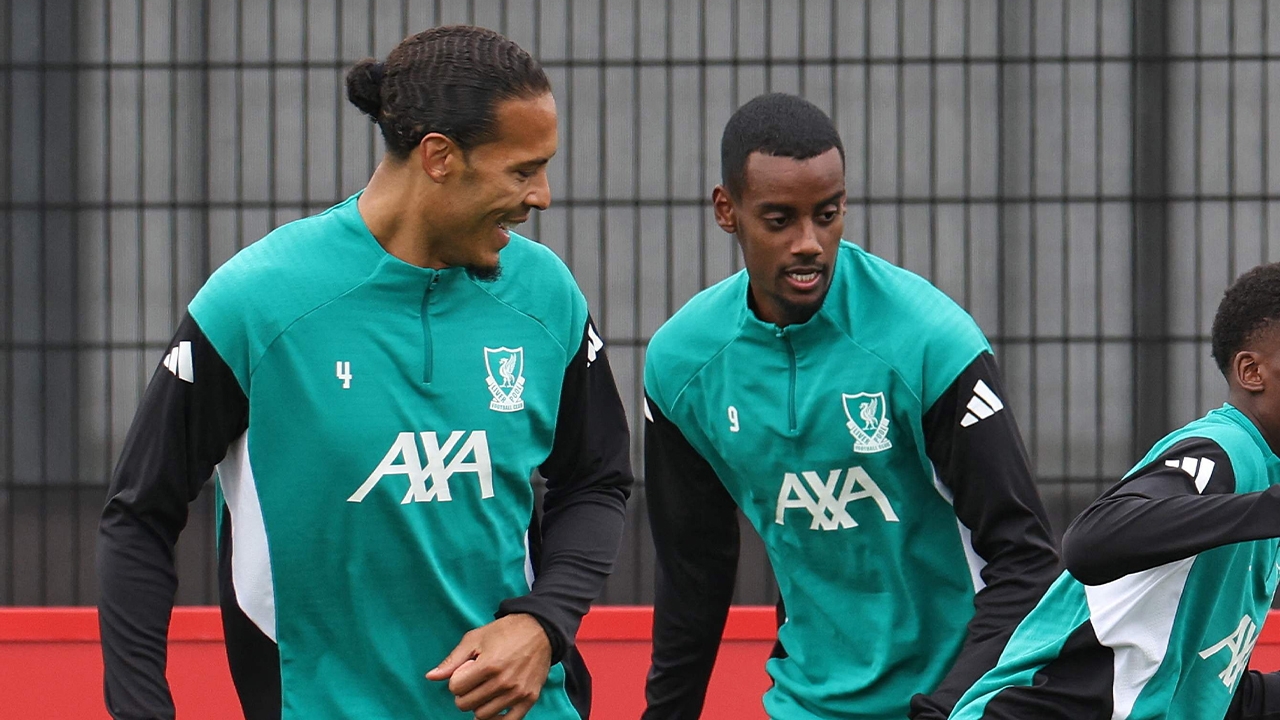 เห็นกับตา "ฟาน ไดค์" รับ "อิซัค" คมจริง ก่อนประเดิมลิเวอร์พูล ใน UCL (ชมคลิปการซ้อม)