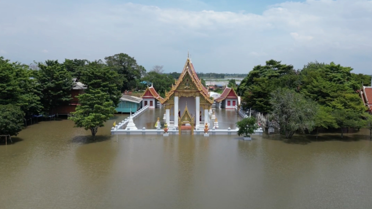 อยุธยาอ่วม น้ำท่วมแล้ว 6 อำเภอ 22,893 ครัวเรือน วัด-โรงเรียน-บ้านเรือนจมน้ำ