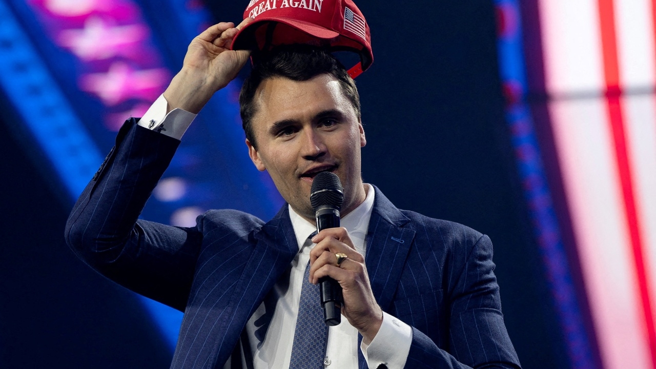 รู้จัก ชาร์ลี เคิร์ก ผู้ผลักดันแนวคิดอนุรักษ์นิยม ก่อนถูกยิงดับในวัยเพียง 31 ปี