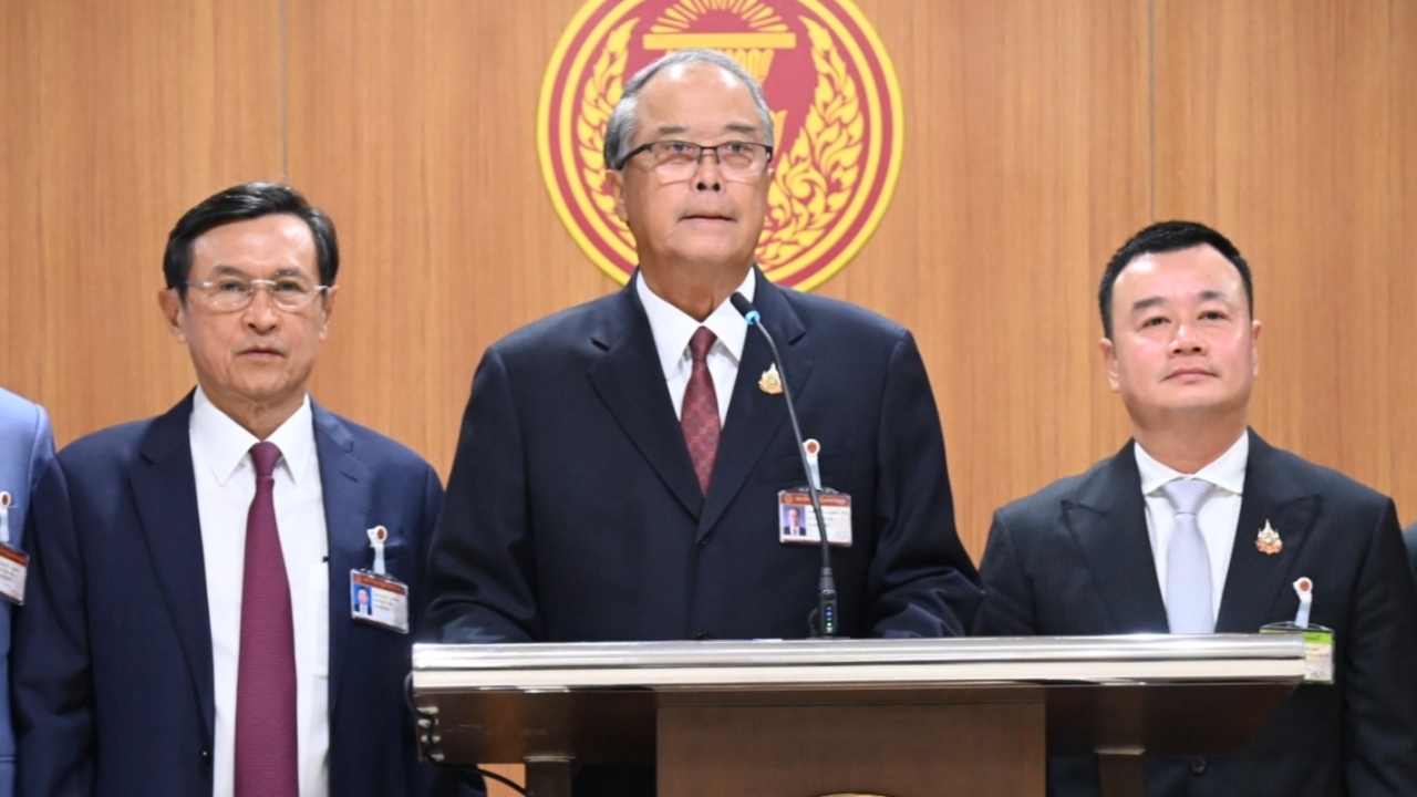 เพื่อไทย ยื่นแก้รัฐธรรมนูญใหม่สัปดาห์หน้า ให้สภาตั้ง สสร. แนะทุกพรรคจับมือกัน