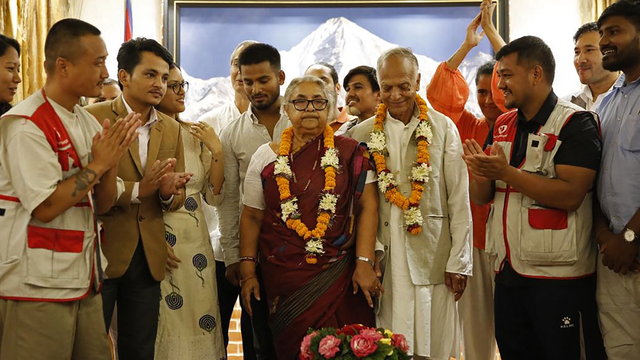 อดีตปธ.ศาลฎีกา สาบานตนรับตำแหน่งนายกฯ รักษาการของเนปาล ขณะที่ยอดเหยื่อประท้วง เพิ่มเป็น 51 ศพ