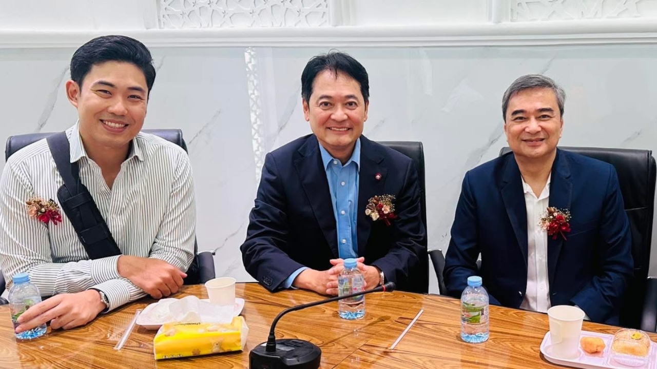 “อนุชา” โพสต์ภาพ อภิสิทธิ์-อดีตสส.-ผู้สมัคร เขตวัฒนา ปชป. บอกกลับมาเจอกัน