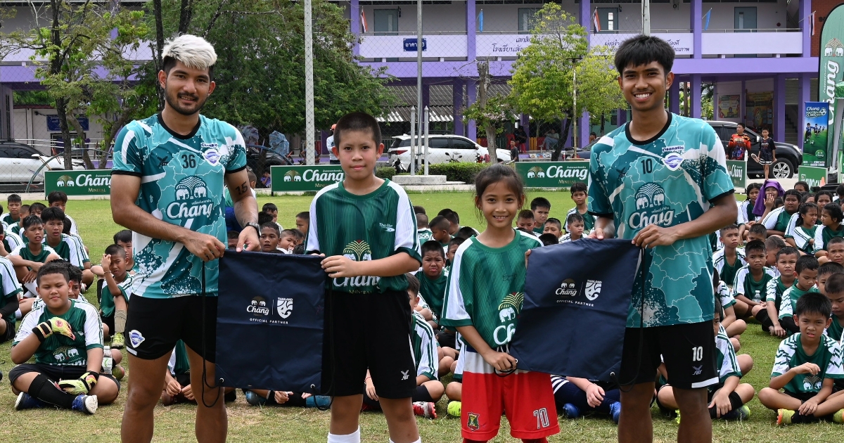 “ช้าง” ชวน “ชลบุรี เอฟซี” ชาญณรงค์-ธนาเสฏฐ์ สอนฟุตบอล “Chang Mobile Football Clinic 2025”