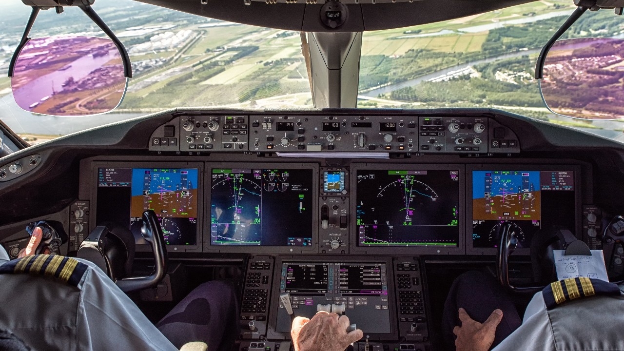 สั่งปลดทันที นักบินดื่มแอลกอฮอล์ ทำเครื่องบินไถลออกนอกรันเวย์