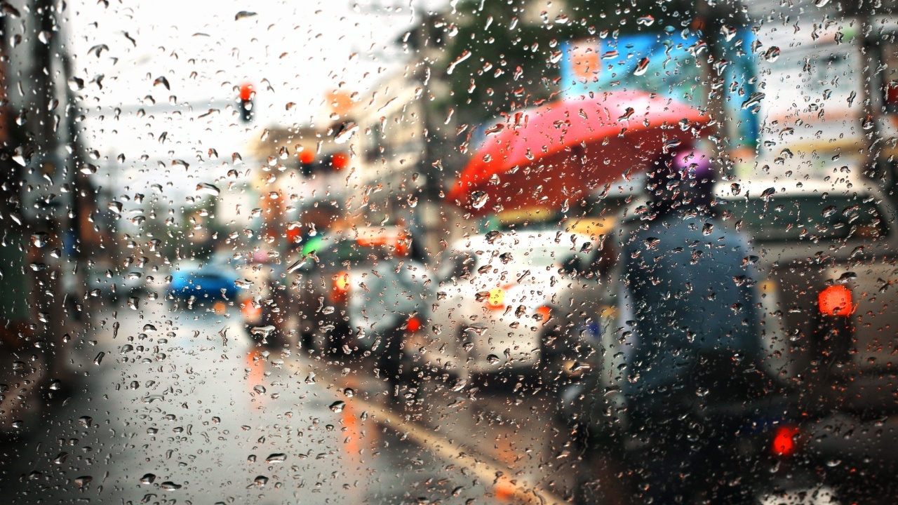 กทม. ชุ่มฉ่ำหลายพื้นที่ พบกลุ่มฝนปานกลางถึงหนัก คาดปกคลุมมากกว่า 1 ชั่วโมง