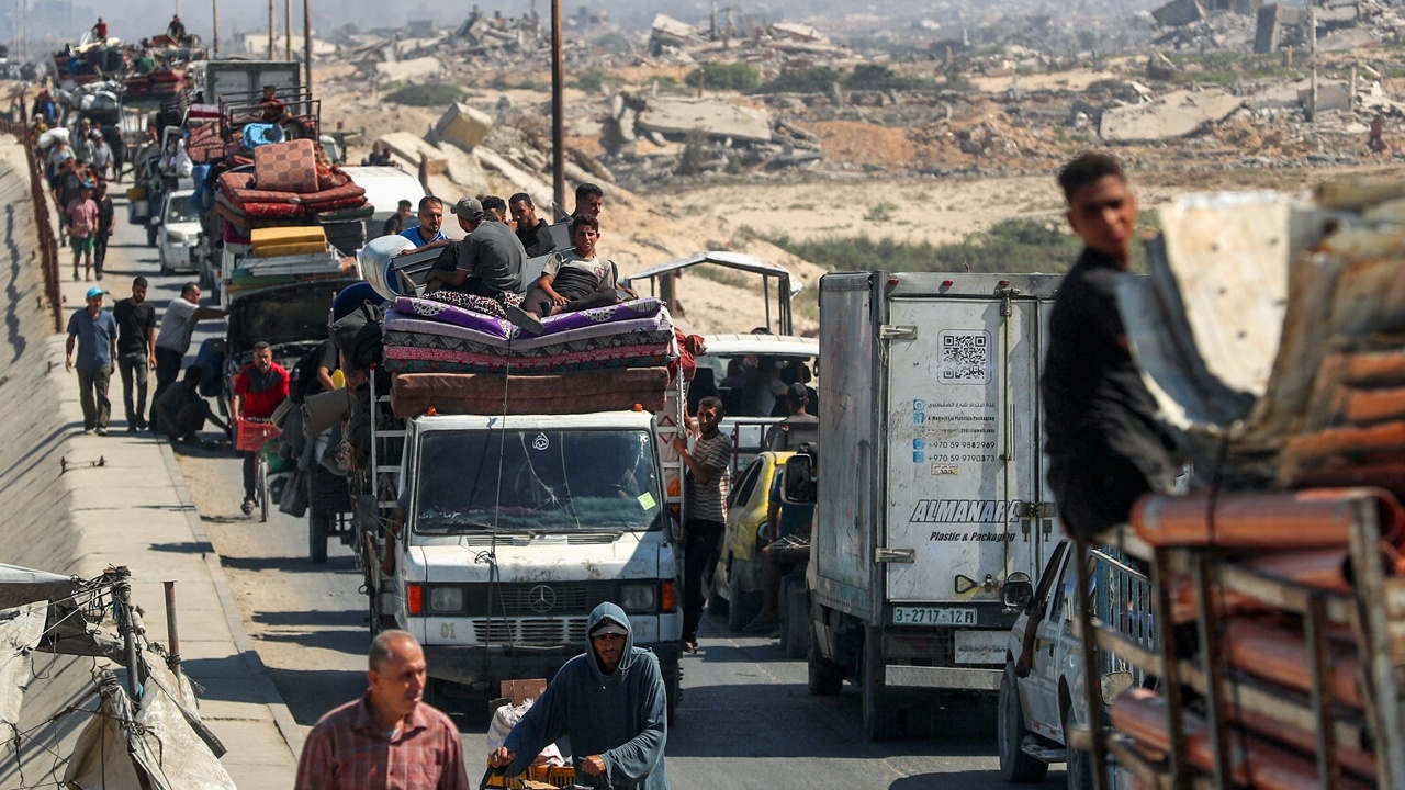 อิสราเอลยกระดับโจมตีเมืองกาซาซิตี้ ชาวบ้านอพยพกว่า 250,000 คน