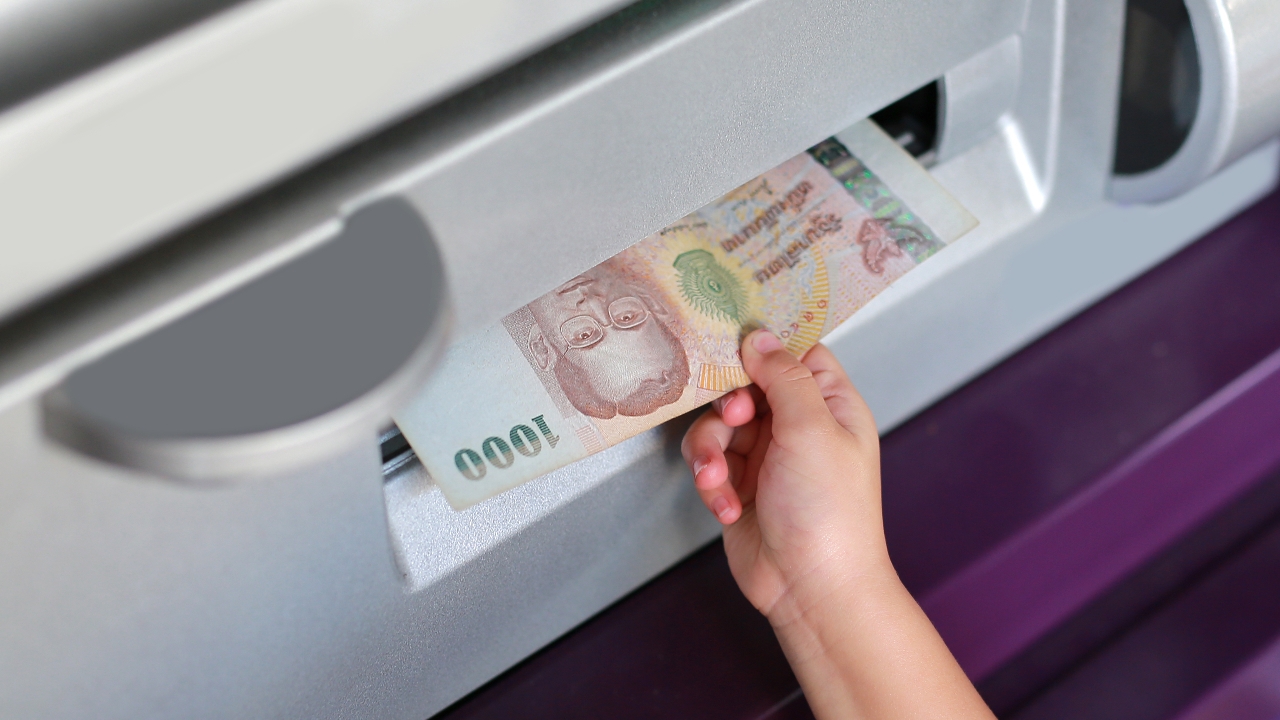 ทนายอนันต์ชัย เปิดหลักฐาน อ้างพระวัดดังปทุมฯโอนเงินให้สีกากว่า 12 ล้าน