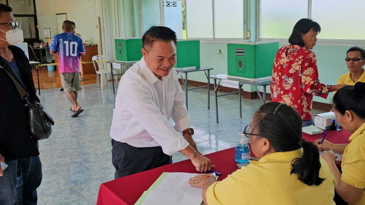 นับคะแนนเลือกตั้งซ่อมเชียงราย “สง่า” เพื่อไทย ขึ้นนำ “สุทัศน์” ปชน. กว่าครึ่ง
