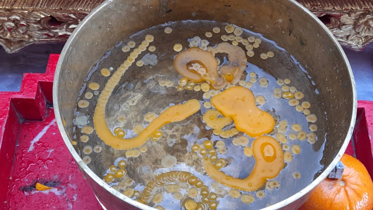 แม่ค้าหวยคำชะโนดเผย "เลขเด็ด" มาแรง คนถามหาเลขชั้น 14 เกลี้ยงแผงแล้ว