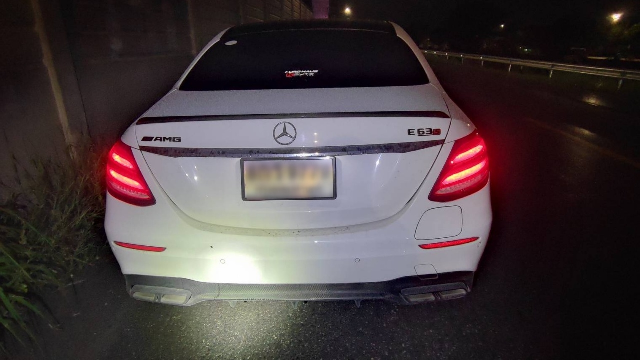 เบนซ์ซิ่งชนลุงขับจยย. จอดรอข้ามสะพานเสียชีวิต นำตัวหนุ่มคนขับวัย 19 ไปสอบปากคำเพิ่ม