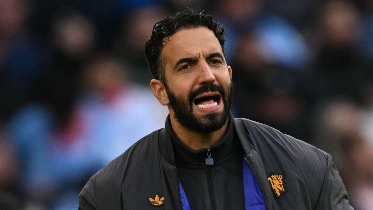 อโมริม" สุดเซ็ง แมนยู เสียประตูง่าย-ใช้โอกาสเปลือง ทำพ่าย แมนซิตี้ ยืนยันใช้ระบบ "หลัง 3" ต่อไป