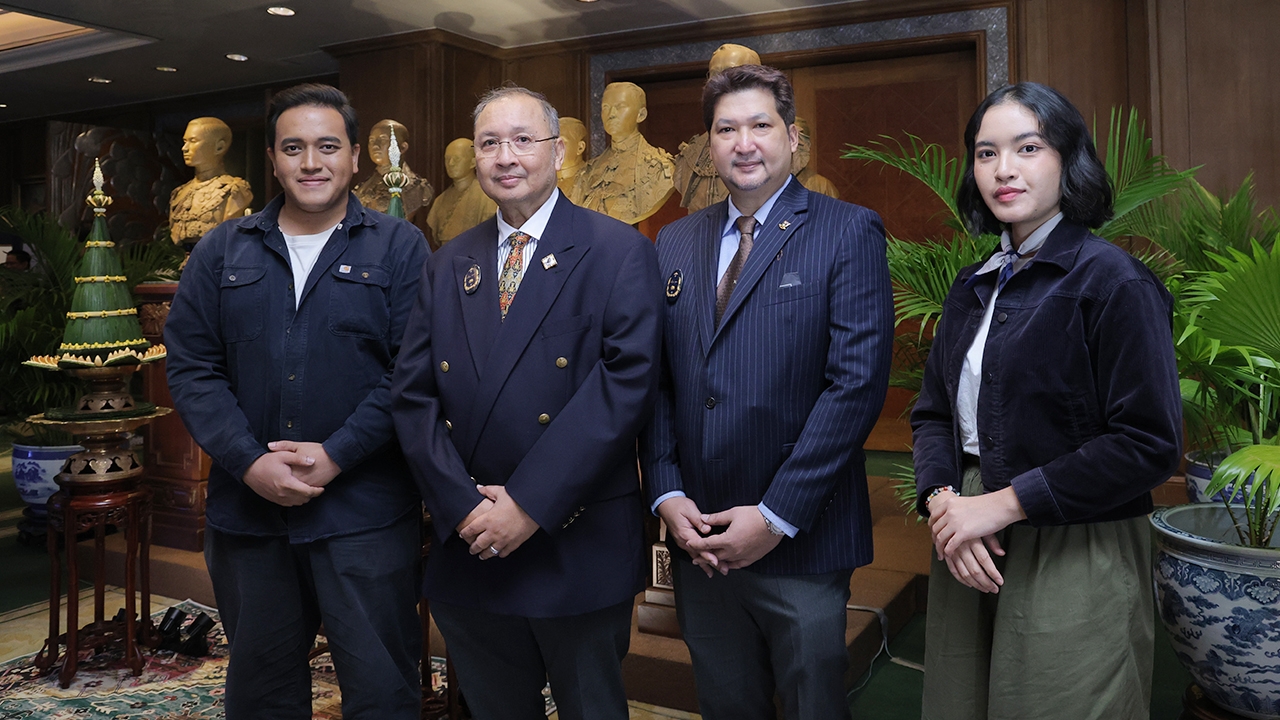 วิ-วัฒน์ ตัวแทนจากสื่อเครือไทยรัฐกรุ๊ป ร่วมงานแนะนำหนังสือ “ราชินิกุลบุนนาค”