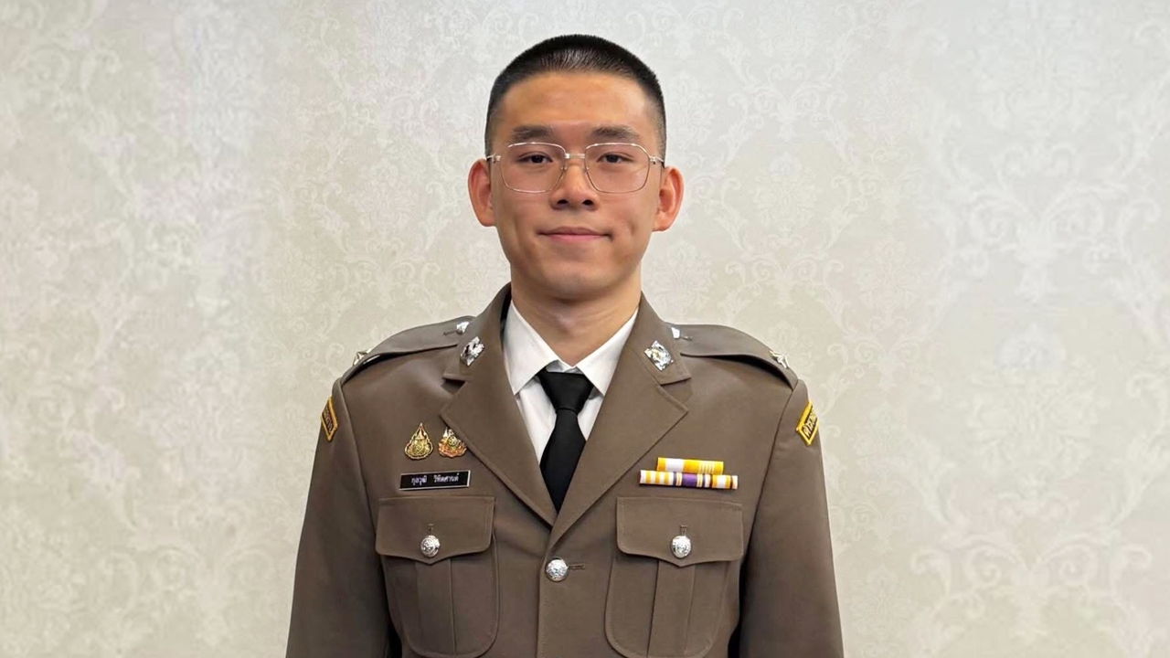 “วิว กุลวุฒิ" นักแบดมินตันแชมป์โลกชาวไทย ได้ข่าวดี ติดยศตำรวจ แฟนๆ แห่ยินดี