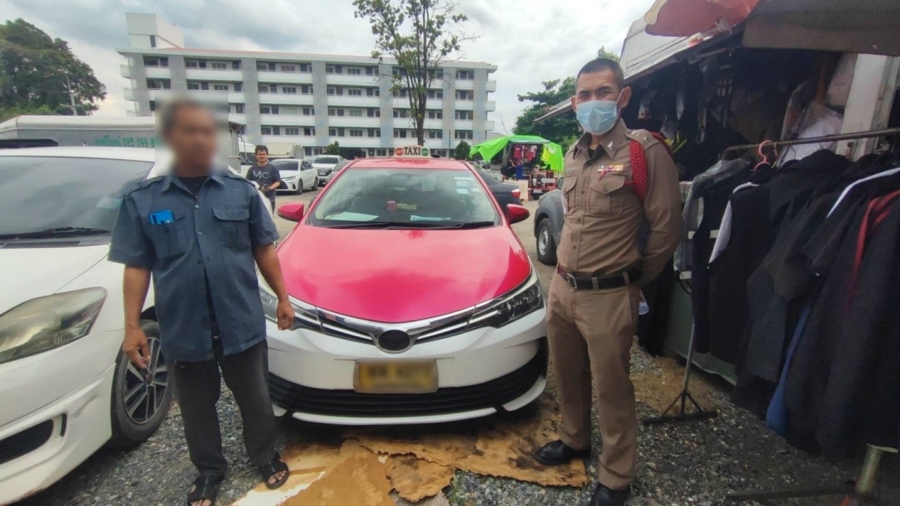 จับแล้วแท็กซี่อ้างจ่ายส่วยตำรวจคลองหลวง โชเฟอร์บอกแค่เล่นมุก โดนข้อหาหมิ่นประมาท