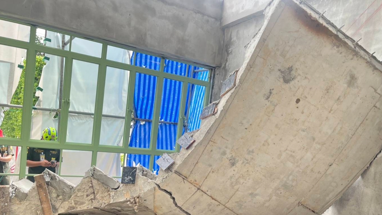 บันไดปูนถล่มทับคนงานดับ คาโรงแรมย่านเทียมร่วมมิตร ตร.เร่งตรวจสอบ