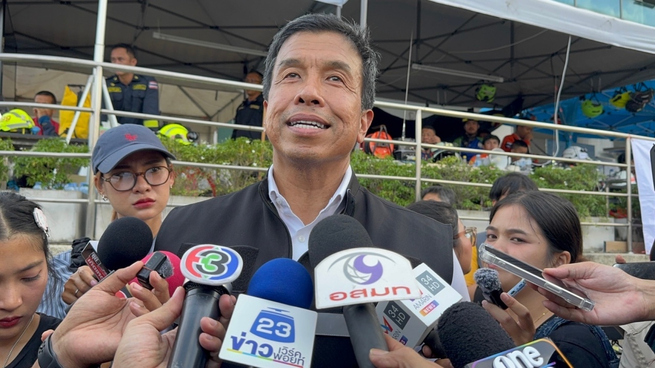 ผู้ว่าฯ ชัชชาติ ยันจุดน้ำซึมบนถนนสามเสน ไม่พบโพรงที่จะทำให้เกิดการทรุดตัว