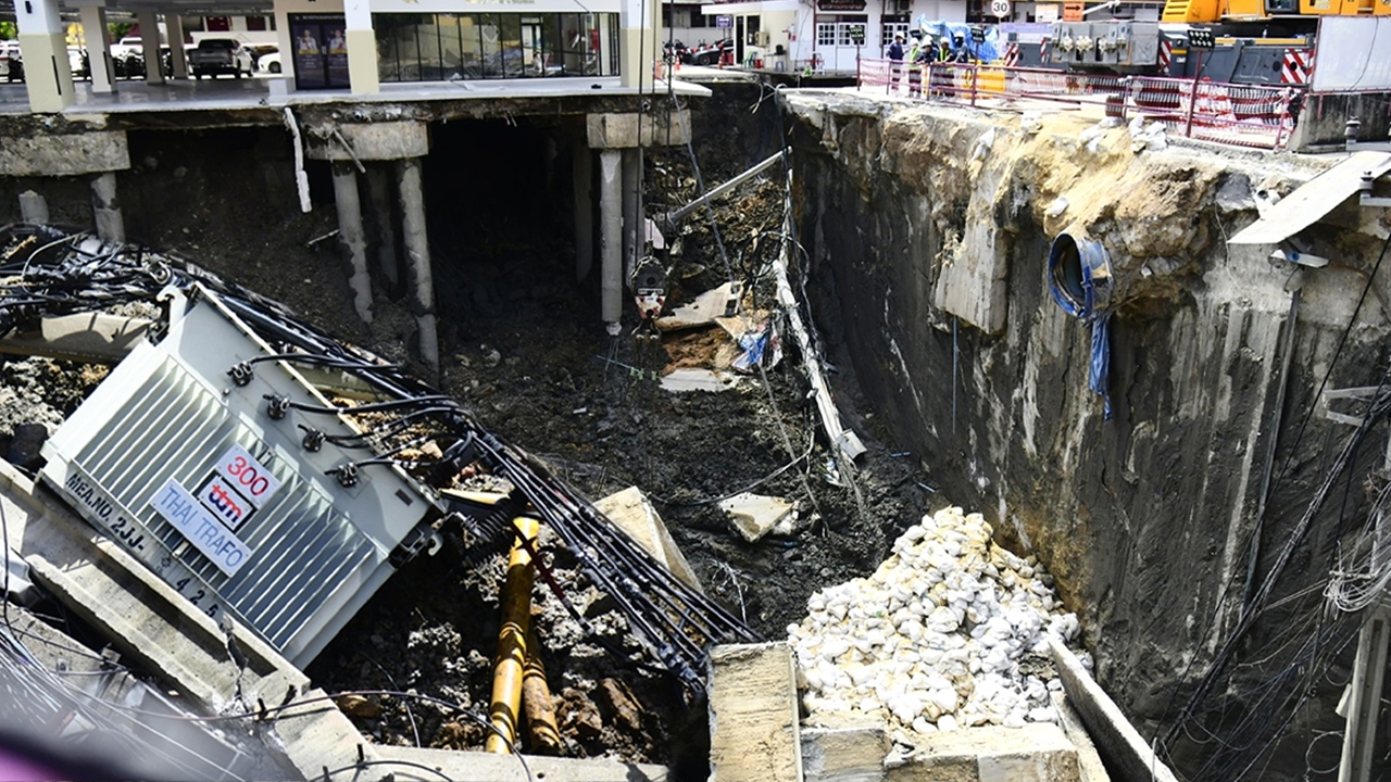 กลบหลุมยุบหน้า รพ.วชิรพยาบาล คาดใช้ดินถม 7,000 คิว เปิดโมเดลญี่ปุ่นถม 7 วัน