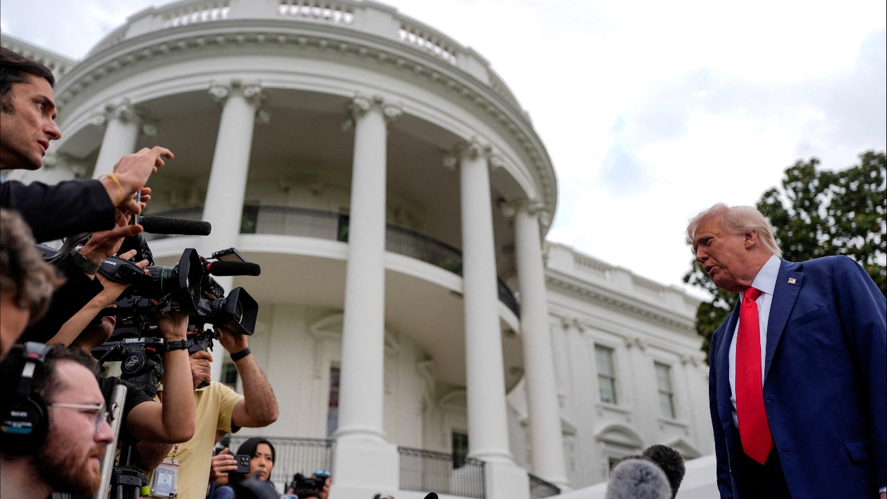 ทำเนียบขาวสั่งเตรียมแผน "ปลดเจ้าหน้าที่หมู่" หากเกิด "ชัตดาวน์" รัฐบาล