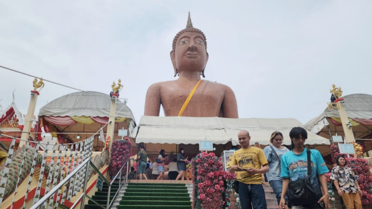 ส่อง "เลขเด็ด" แม่ค้าข้าวกล่องอธิษฐานขอโชค "หลวงพ่อสมหวัง" งวด 1/10/68