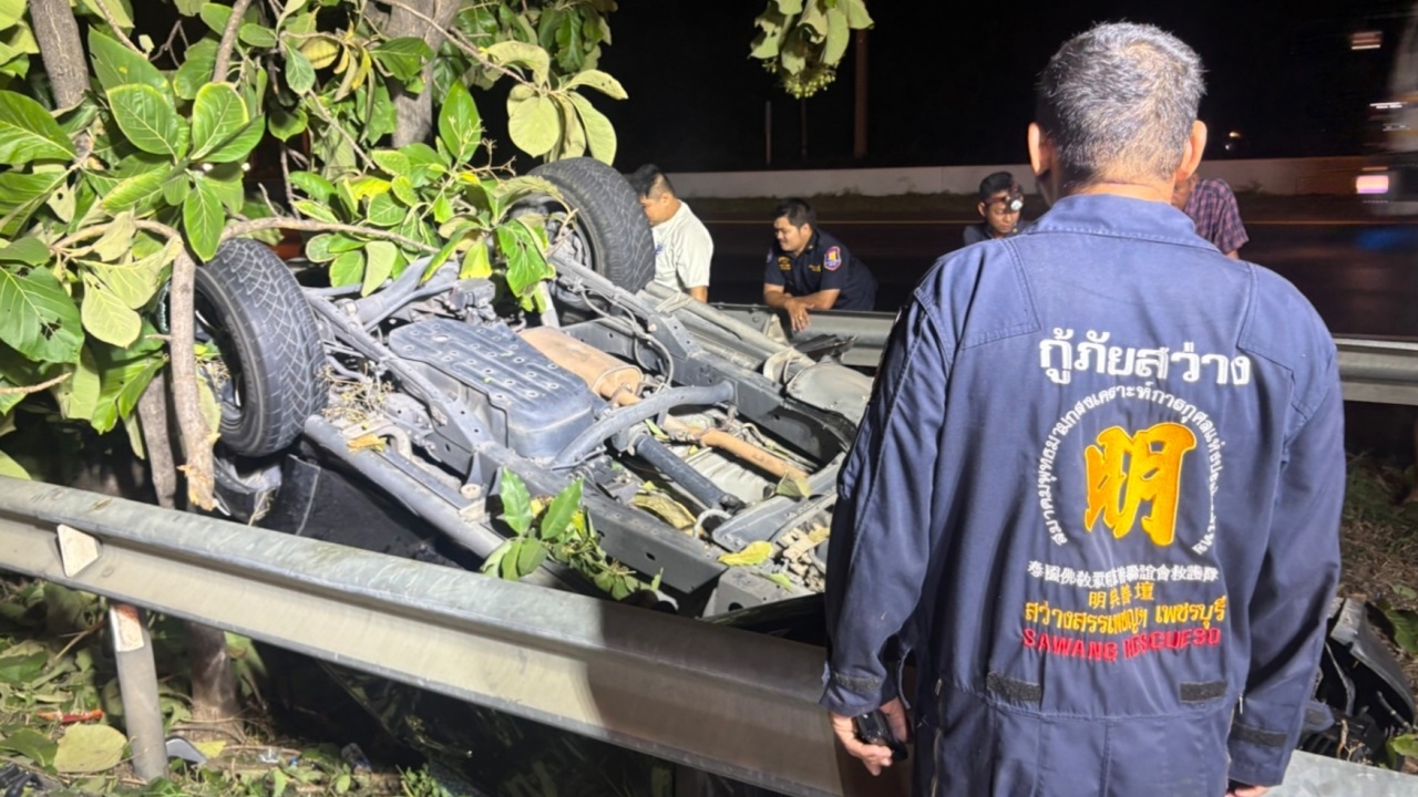 ล่าระทึก ปาเจโร่ทิ้งยาบ้า 5 แสนเม็ดข้างทาง ก่อนชนต้นไม้-พลิกคว่ำ คนขับสาหัส