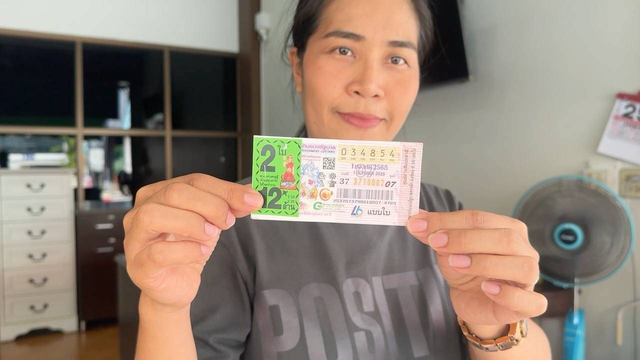 คนหาซื้อเกลี้ยงแผง "เลขเด็ด" ทะเบียนรถ "กระบะ" รอดถนนทรุด