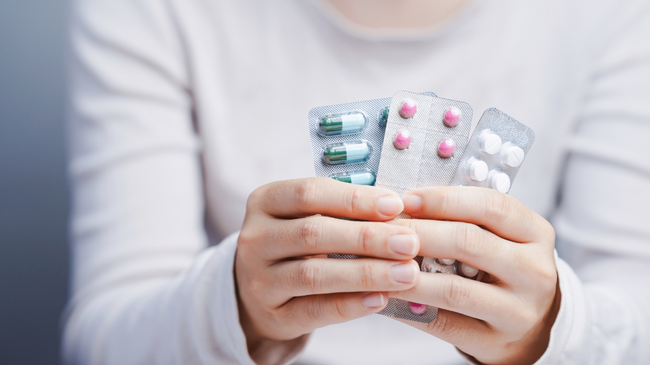 ห้ามกินยาคู่กับอะไร อาจส่งผลเสียต่อสุขภาพกว่าที่คิด