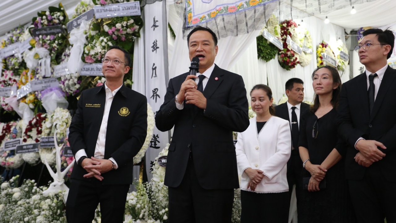 “อนุทิน” ร่วมสวดอภิธรรมศพบิดา “อัครเดช” ส่งจิตขออนุญาตลูกพ่อมาอยู่ภูมิใจไทย