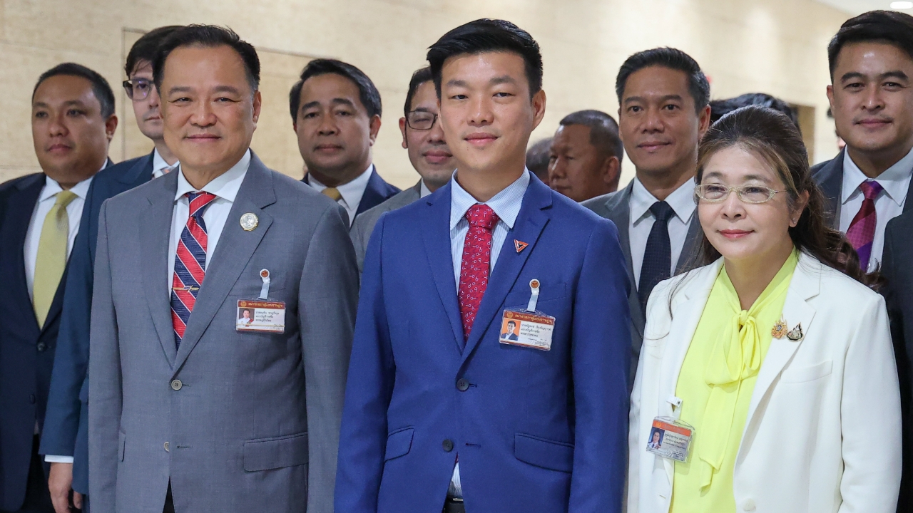 สำรวจคะแนนนิยมทางการเมือง โพลชี้ยังหาคนเหมาะนายกฯ ไม่ได้ แต่ยังหนุน ปชน. มากสุด