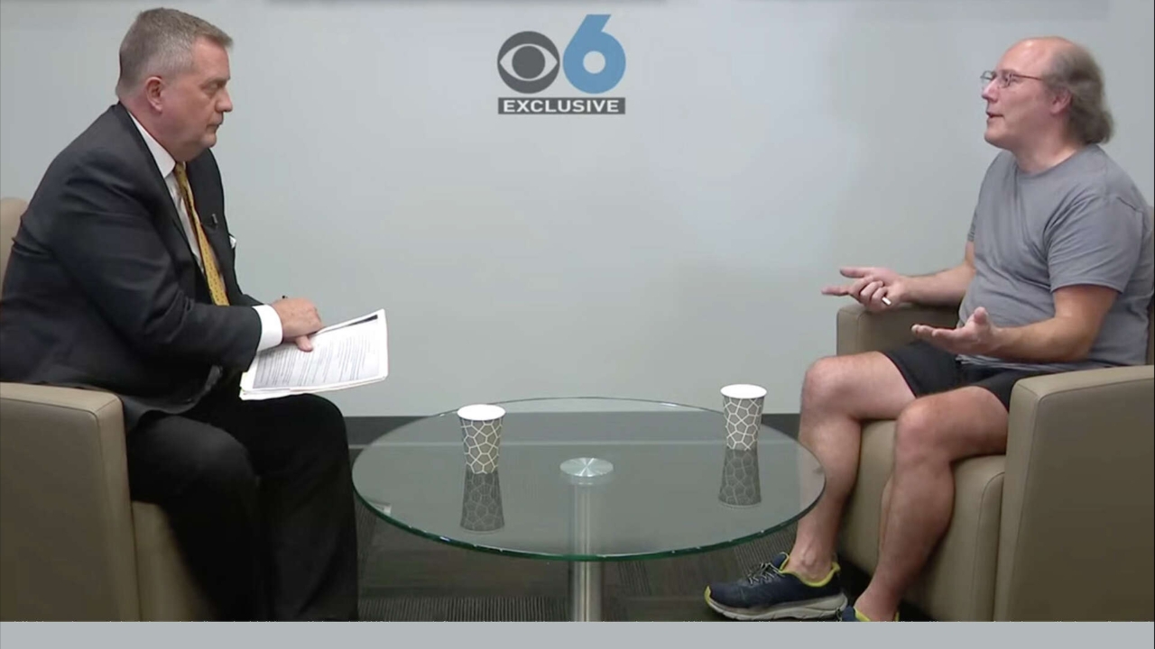 สารภาพกลางรายการ! ชายอเมริกันรับฆ่าพ่อแม่ฝังไว้หลังบ้านนาน 8 ปี ถูกจับทันทีที่ออกจากสตูดิโอ