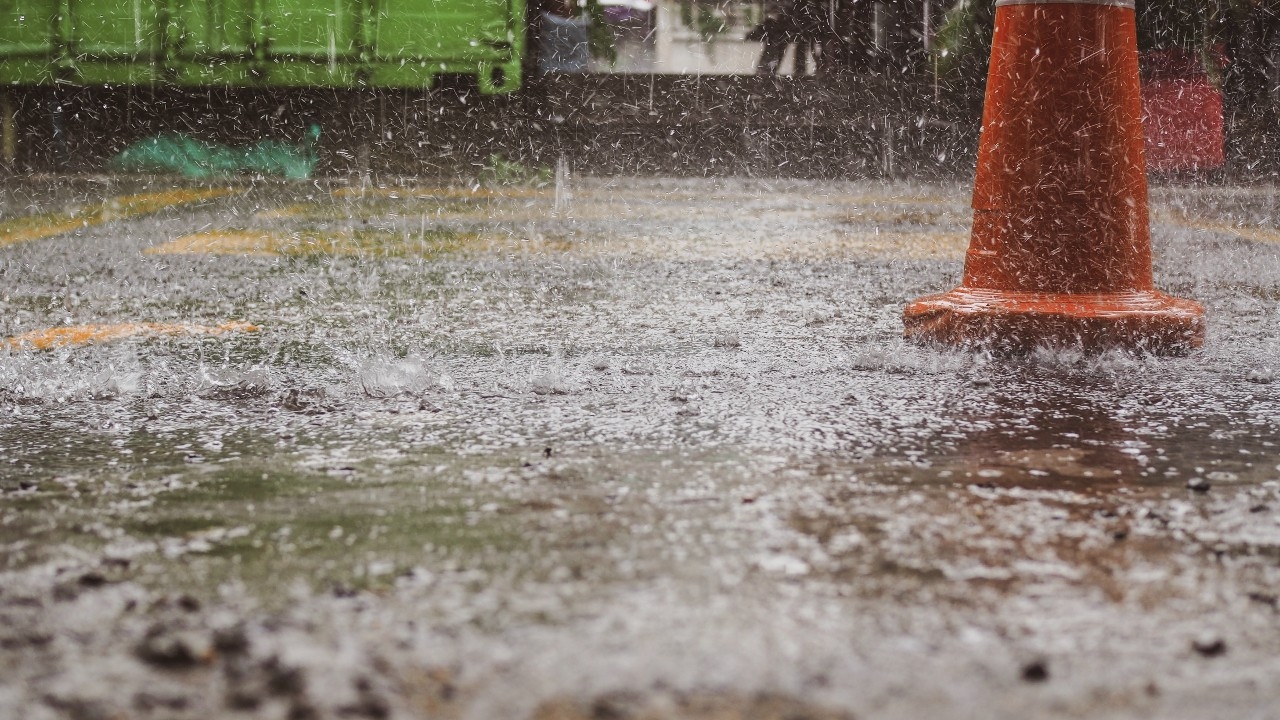 ประกาศฉบับ 4 "พายุบัวลอย" ทวีกำลังเป็นไต้ฝุ่น เช็กจังหวัดฝนถล่ม 28-30 ก.ย. 68