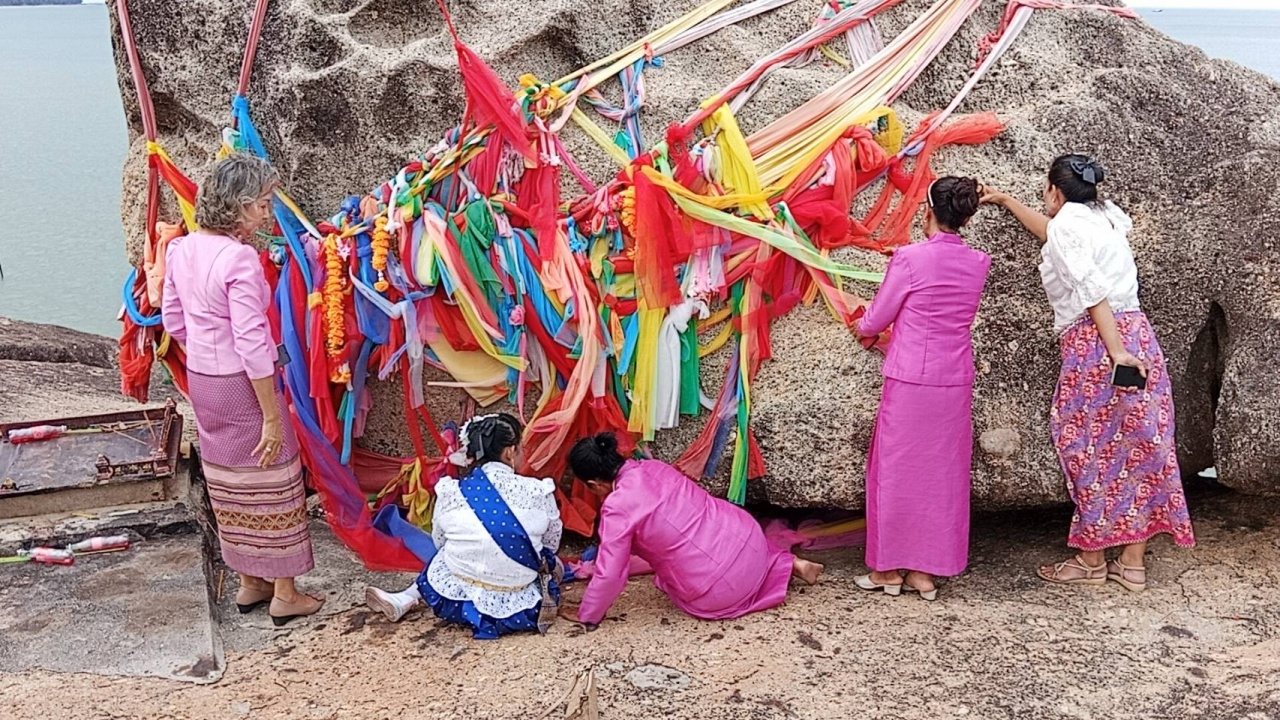 ตามรอยคนถูกรางวัลที่ 1 ขอโชค "หัวนายแรง" วัดเขาเก้าแสน เจอเลขเด็ดเสี่ยงโชค