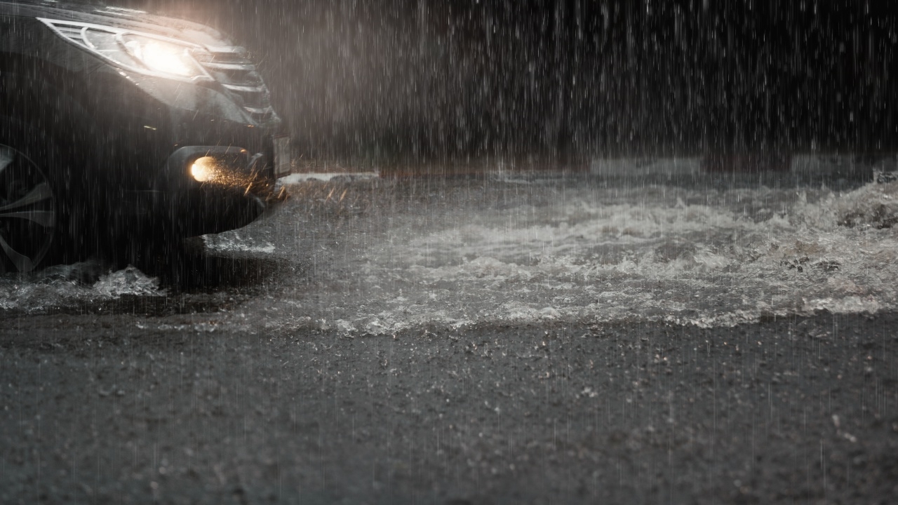 พายุ "บัวลอย" อ่อนกำลังลงเป็นโซนร้อนแล้ว เตือนพื้นที่ได้รับผลกระทบ เจอฝนตกหนัก