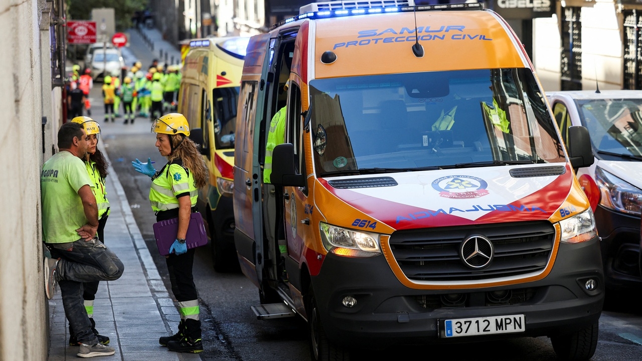 สลด ตึก 6 ชั้นถล่มบางส่วนในกรุงมาดริด ผู้สูญหาย 4 คนถูกพบเป็นศพ