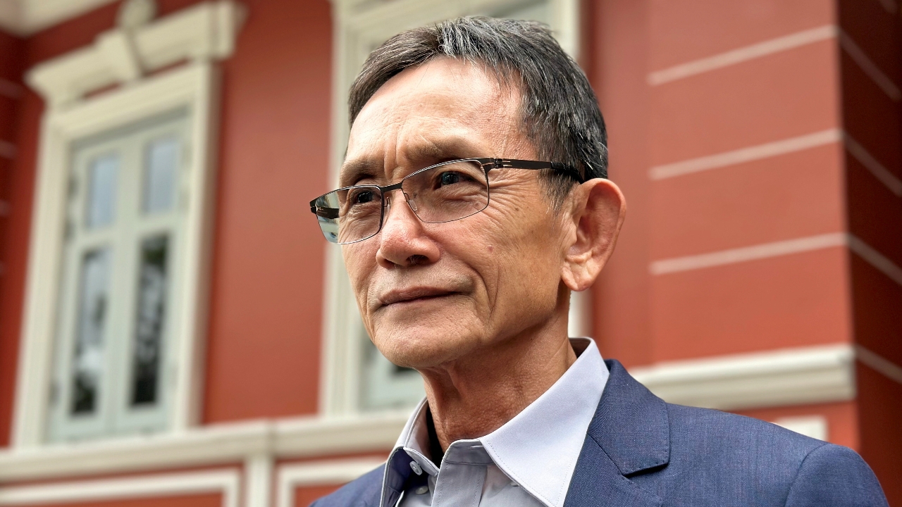 “เกรียง” โผล่ รร.ดัง รับมาพบ “เนวิน” ปัดขน สส.อุบลฯ ย้ายพรรค ยังอยู่เพื่อไทย