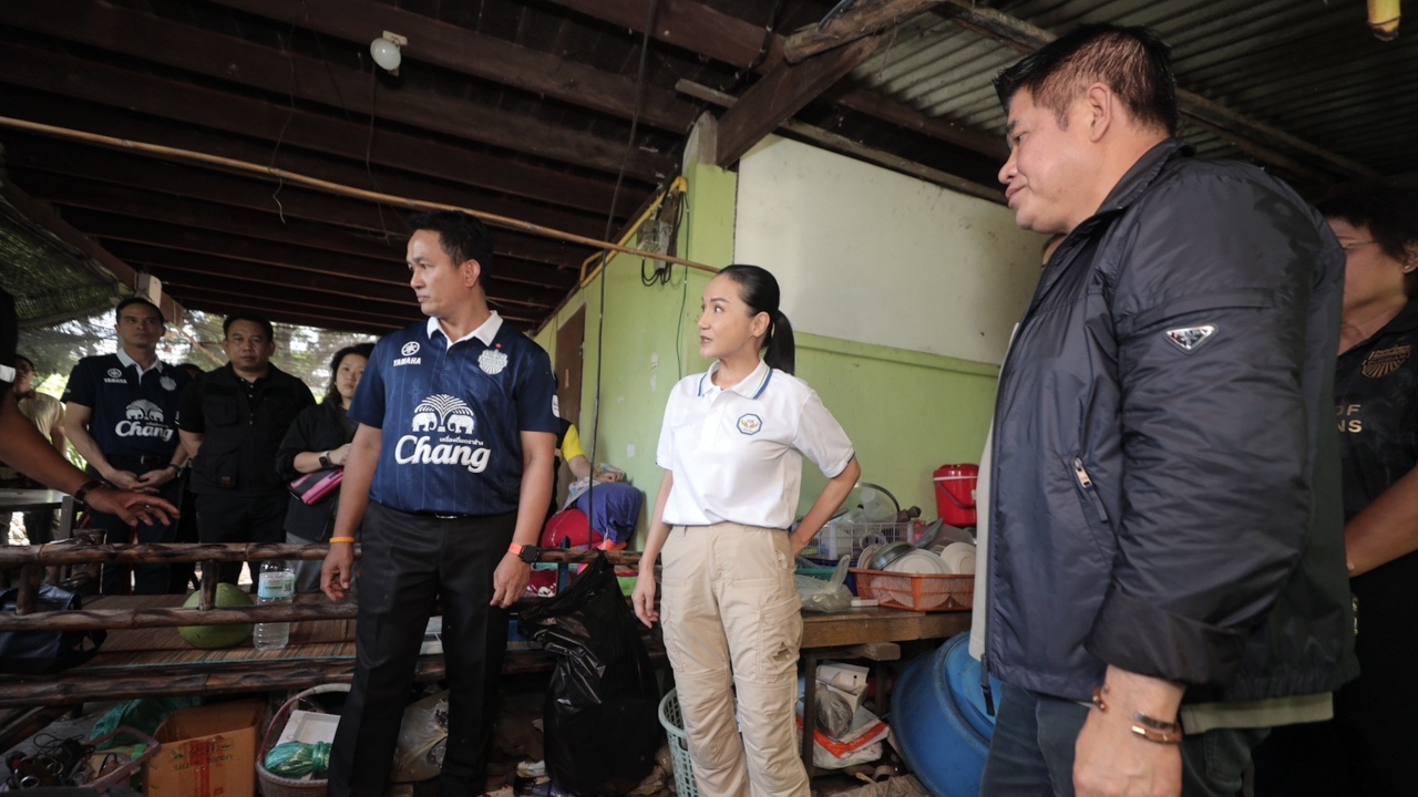“ธรรมนัส-นฤมล” เยี่ยมบ้านพักครูสุดโทรม เตรียมจับมือการเคหะฯ เร่งซ่อมในปีนี้