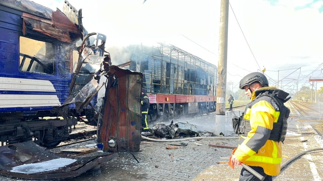 โดรนรัสเซียโจมตีรถไฟที่สถานียูเครน ดับแล้ว 1 ศพ เจ็บอีกกว่า 30 ราย