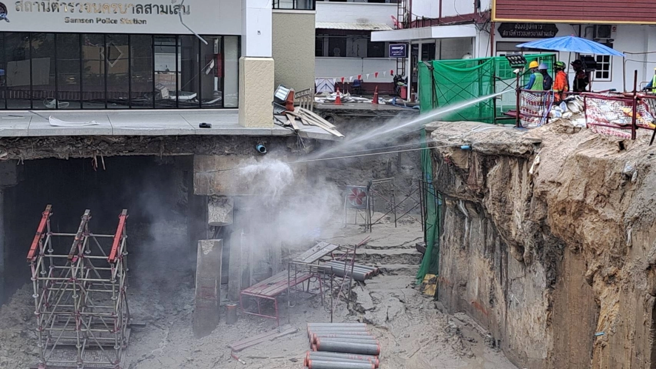 เริ่มรื้ออาคารที่ทำการ สน.สามเสน ส่วนแฟลตตำรวจ ยังไม่ปรากฏความเสียหาย