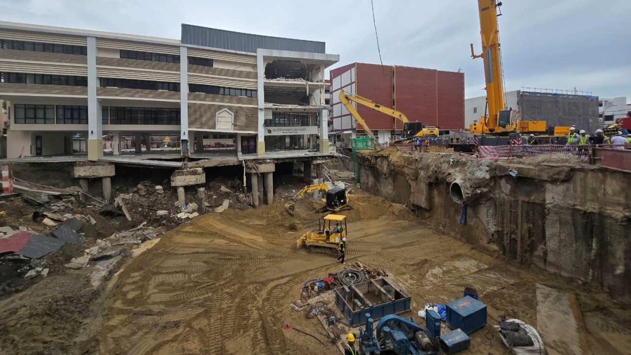 รื้ออาคาร สน.สามเสน ต้องประเมินความปลอดภัย 24 ชม. สลับกับการเสริมความแข็งแรงดิน