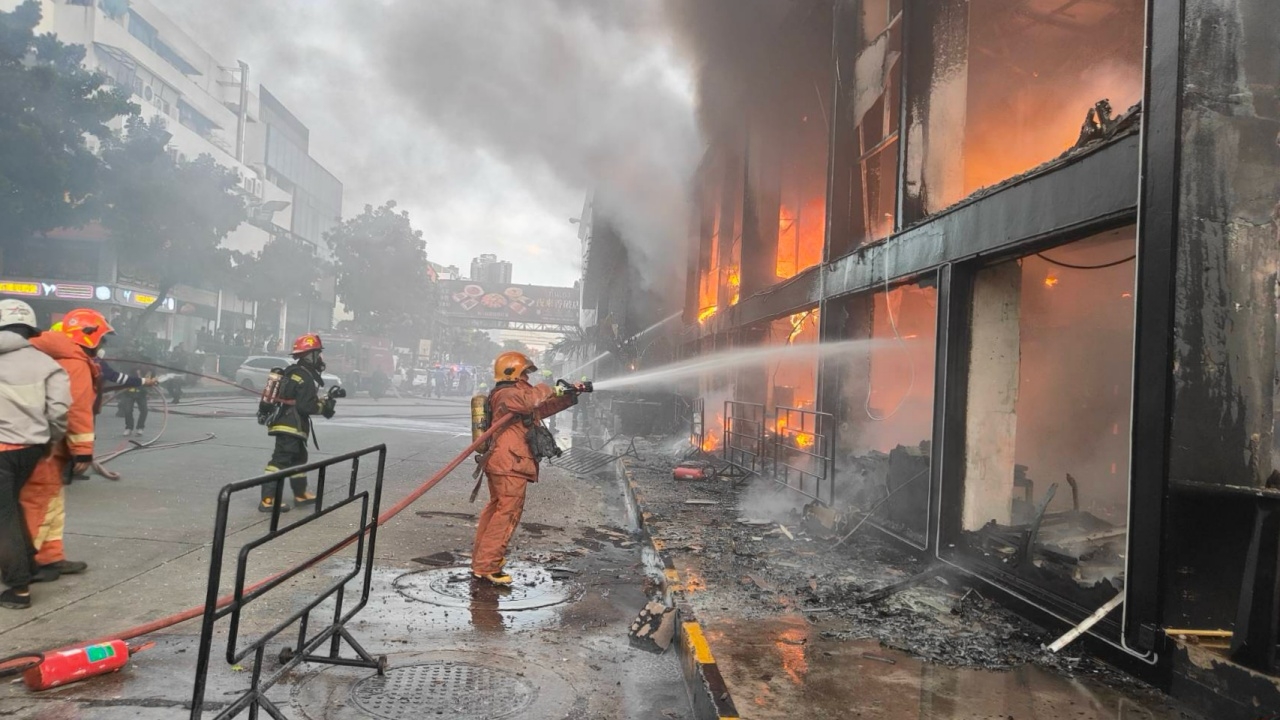 ไฟไหม้ที่เก็บอุปกรณ์ ร้าน Route66 ย่านอาร์ซีเอ คุมเพลิงได้แล้ว ไม่ลามถึงผับ