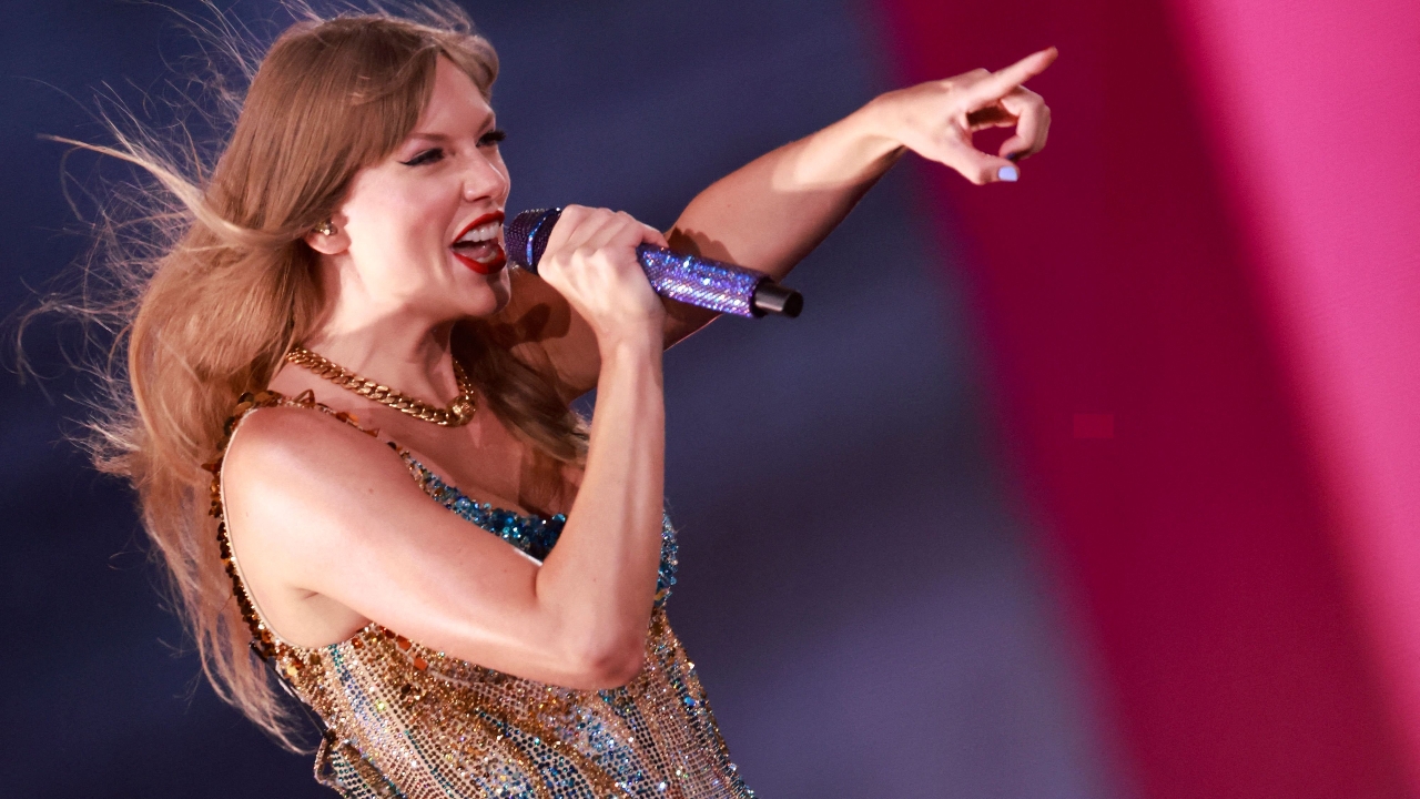 แรงเกินต้าน Taylor Swift ทำสถิติใหม่ อัลบั้มขายทะลุ 2.7 ล้านในวันเดียว