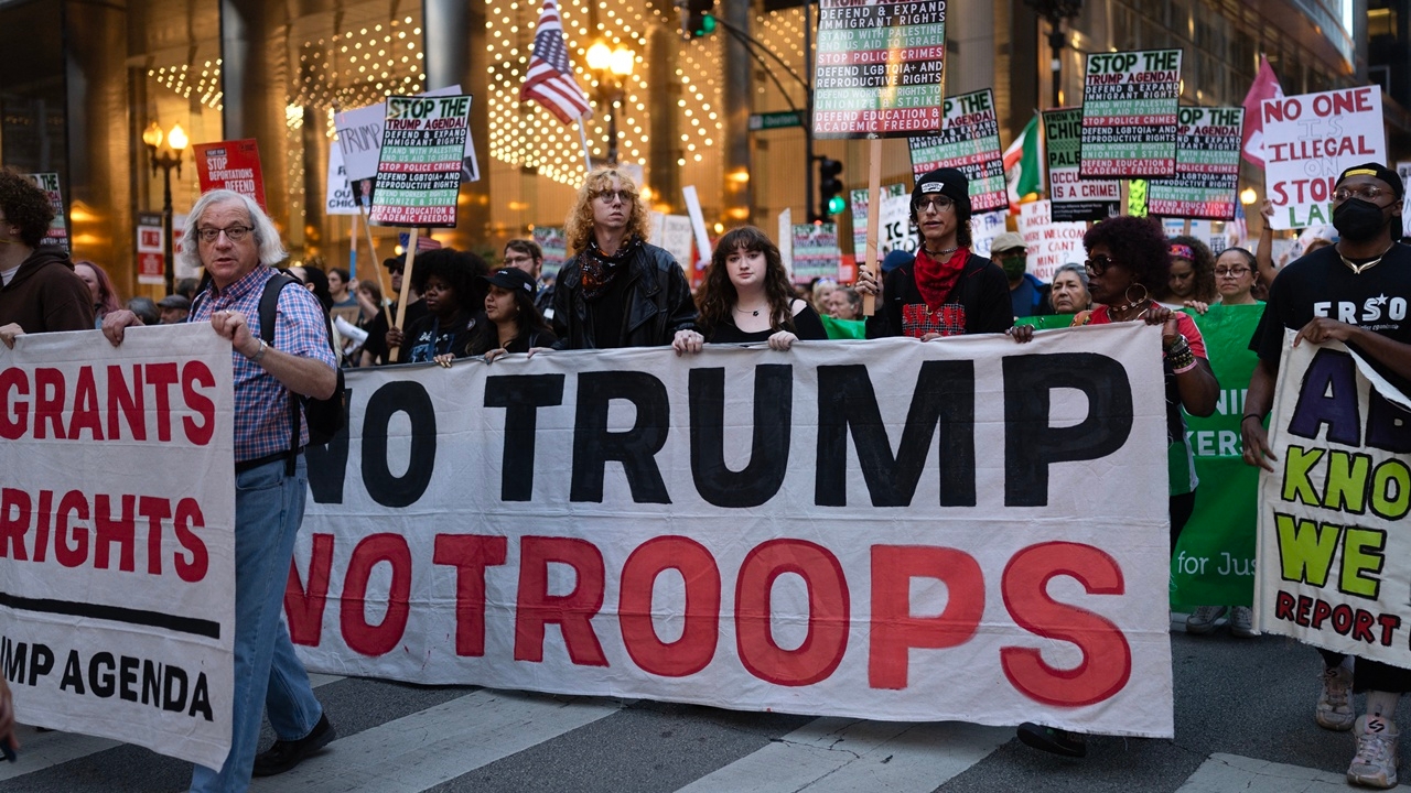 เมืองชิคาโก-รัฐอิลลินอยส์ ยื่นฟ้องรัฐบาลทรัมป์ ต้านส่งทหารคุมเมือง