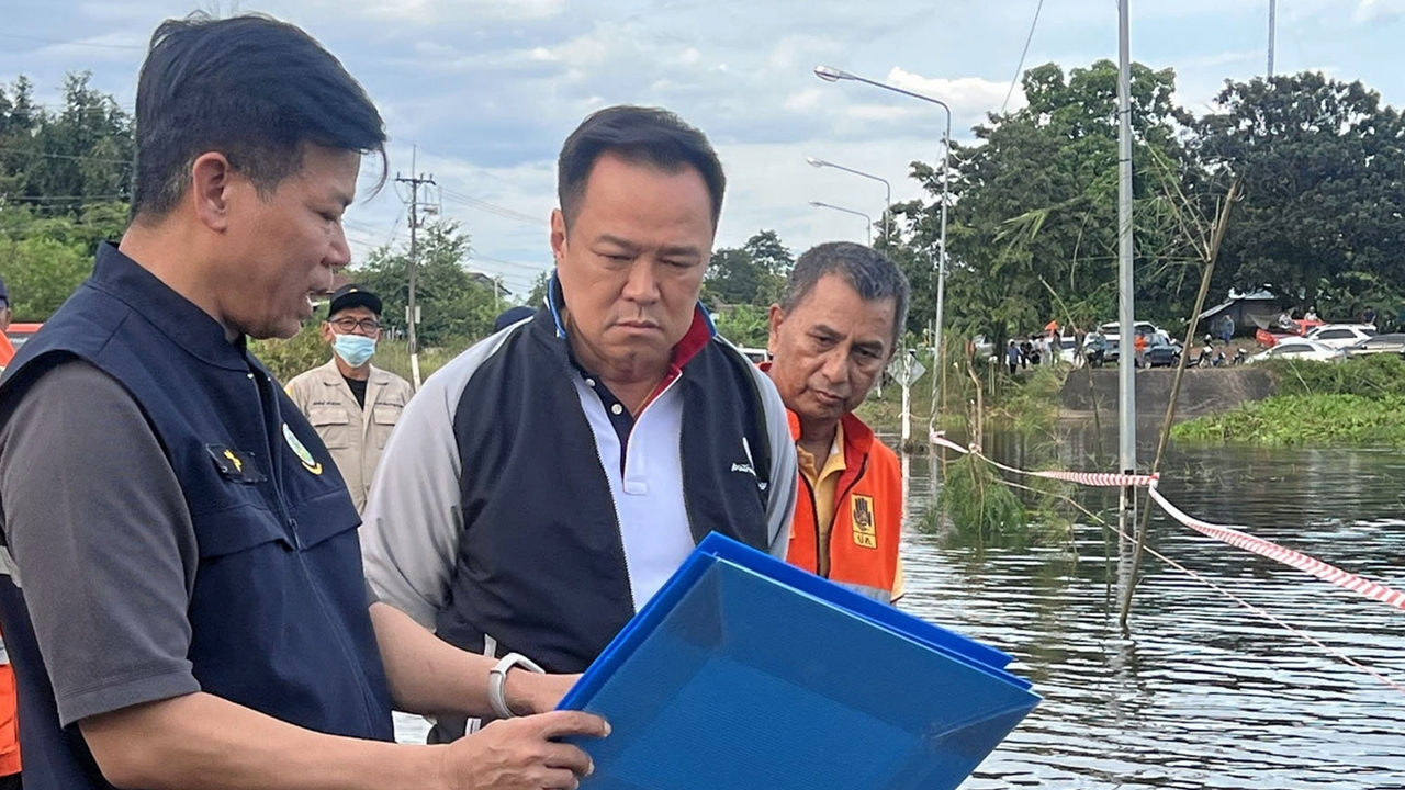 นายกฯสั่งจ่ายด่วน 6 พันล้านเยียวยา น้ำท่วมเกิน 7 วันได้ 9,000 คอภ.สู้มวลนํ้าเหนือ