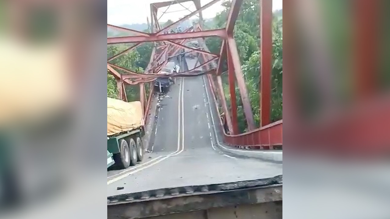ระทึก สะพานฟิลิปปินส์ถล่มกลาง คาดรับน้ำหนักไม่ไหวหลังรถบรรทุกสิบล้อขึ้นพร้อมกัน 3 คัน 