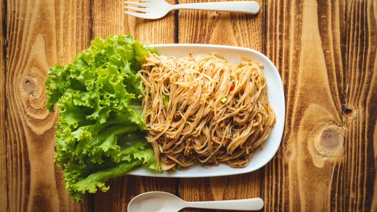 เปิดวาร์ปความแซ่บ แจกสูตร "ยำขนมจีน" เมนูทำเงินสุดฮิตที่ใครๆ ก็ติดใจ