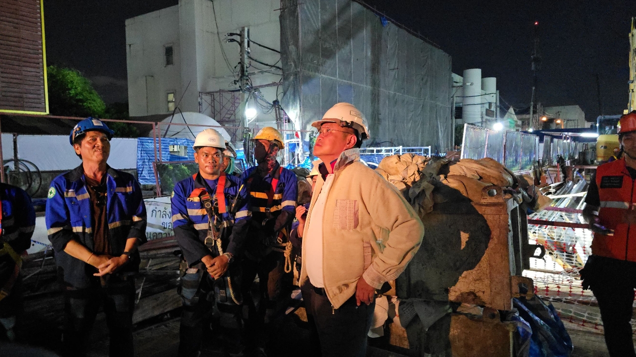 นายกฯ ลงพื้นที่รอบดึก สั่งเร่งแก้ปัญหาถนนยุบสามเสน หลังกลับจากภารกิจ “หัวใจติดปีก”