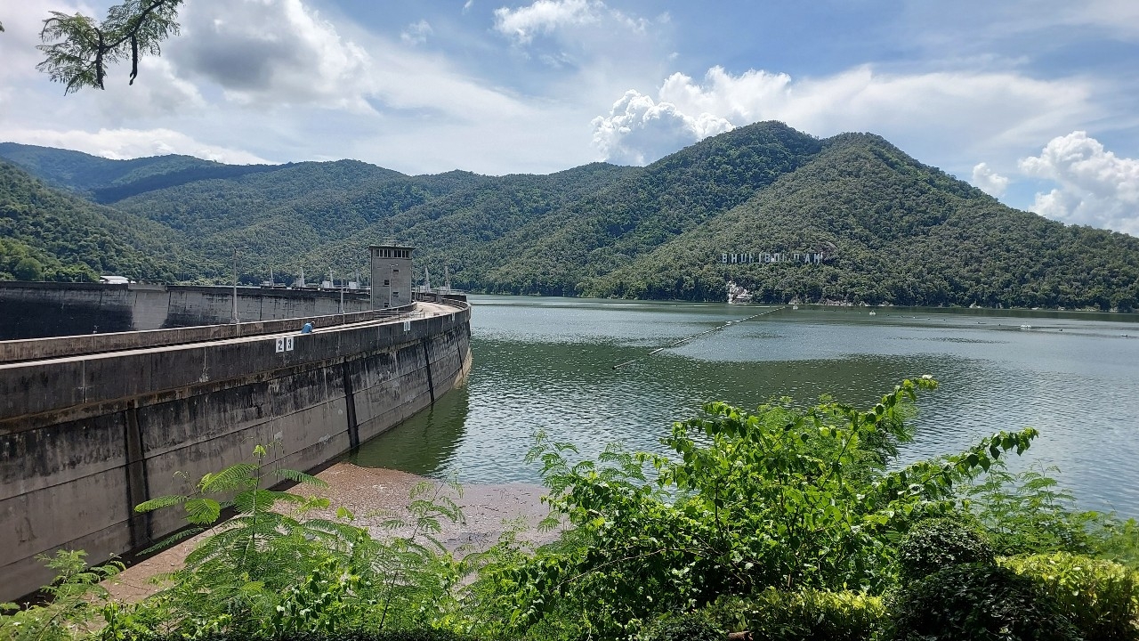 สถานการณ์น้ำที่เขื่อนภูมิพล เหลืออีก 5 เมตรหรืออีก 10% น้ำเต็มเขื่อน