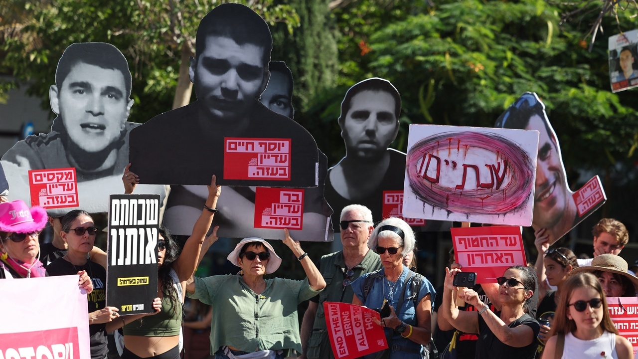 อิสราเอลชุมนุมครบรอบ 2 ปีสงครามกาซา เจรจากับฮามาสยังไม่คืบหน้า