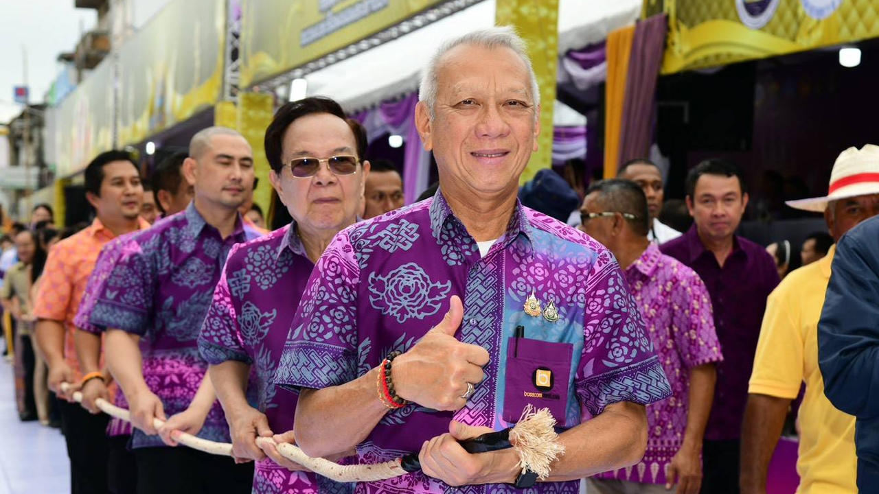 “พิพัฒน์” เปิดงานประเพณีชักพระสุราษฎร์ธานี ขับเคลื่อนเศรษฐกิจท่องเที่ยวภาคใต้