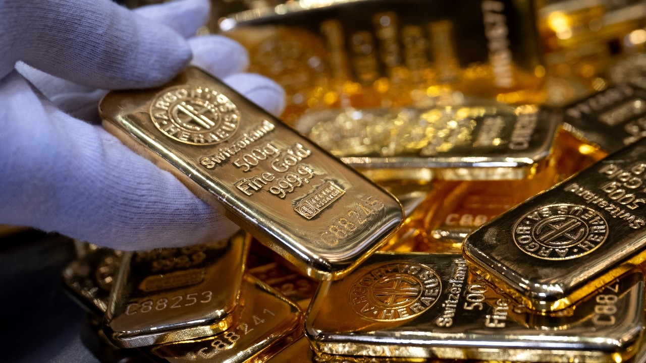 ราคาทองคำทำสถิติสูงสุด ทะลุ 4,000 ดอลลาร์ต่อออนซ์ ความไม่แน่นอนทั่วโลกหนุนราคาพุ่งแรง