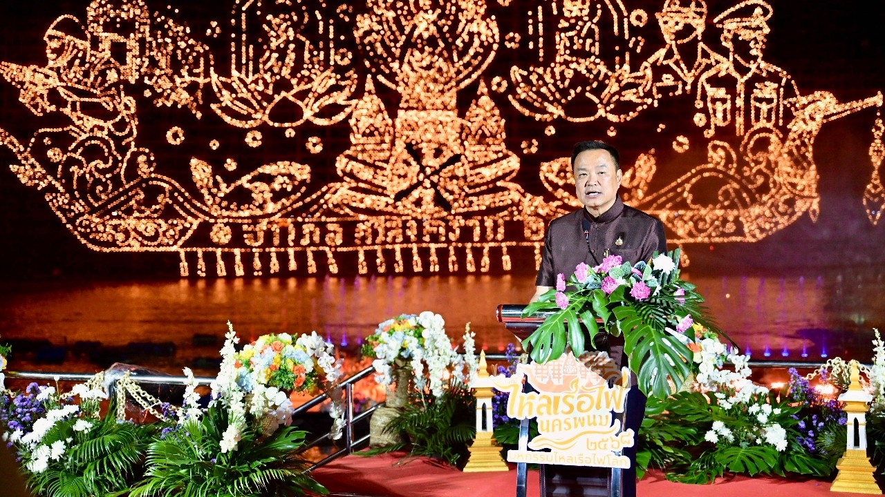นายกฯ เปิดมหกรรมไหลเรือไฟโลก  “นครพนม” ขอความขมขื่นคนไทยไหลทิ้งแม่น้ำโขง